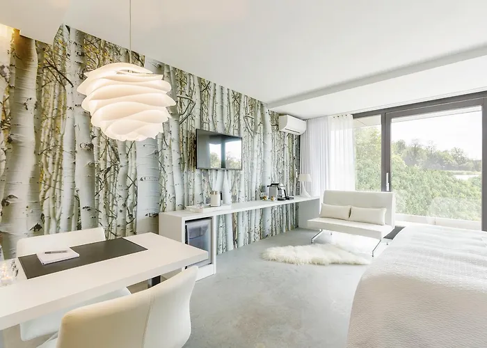 La Marquise Luxe Budel